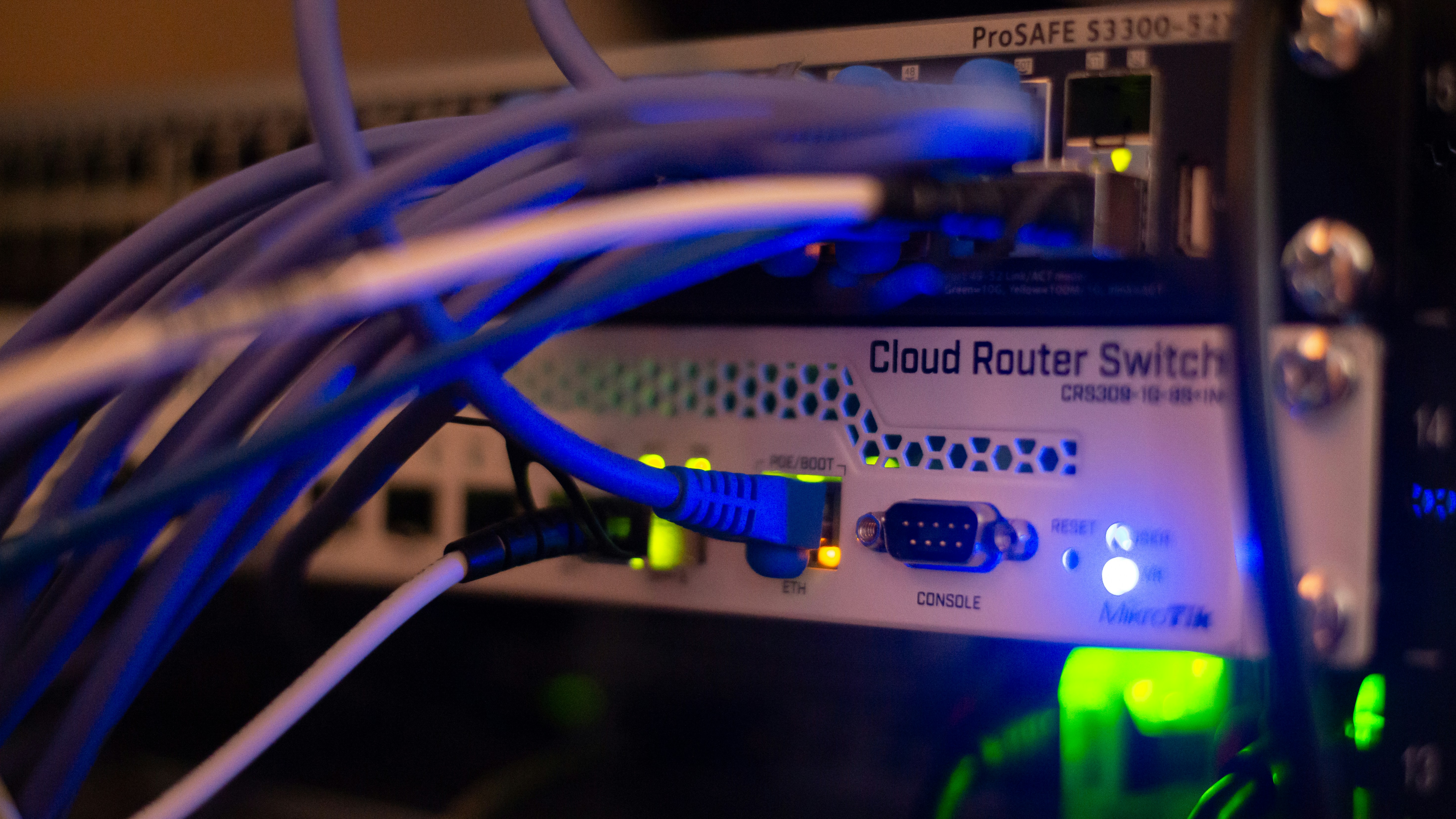 Datacenter Network Engineering
